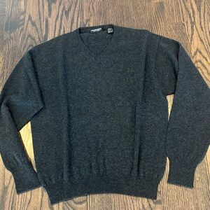 Richard Waithe Men's Cashmere V-Neck Sweater - Charcoal Gray Size Large